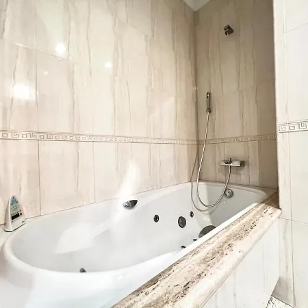 Casa Con Vinedos, A 5min De La Playa Nyaraló